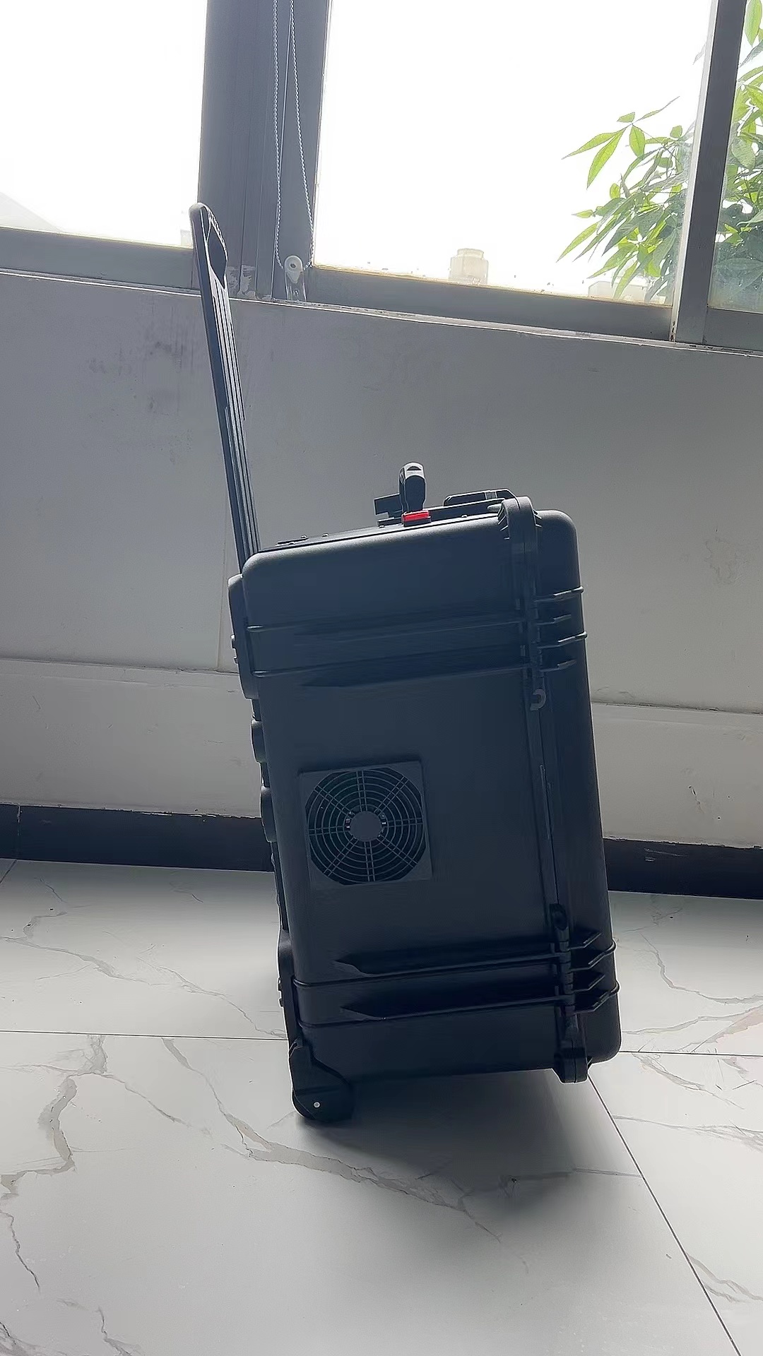 乌拉特前手拉箱型移动通信干扰器